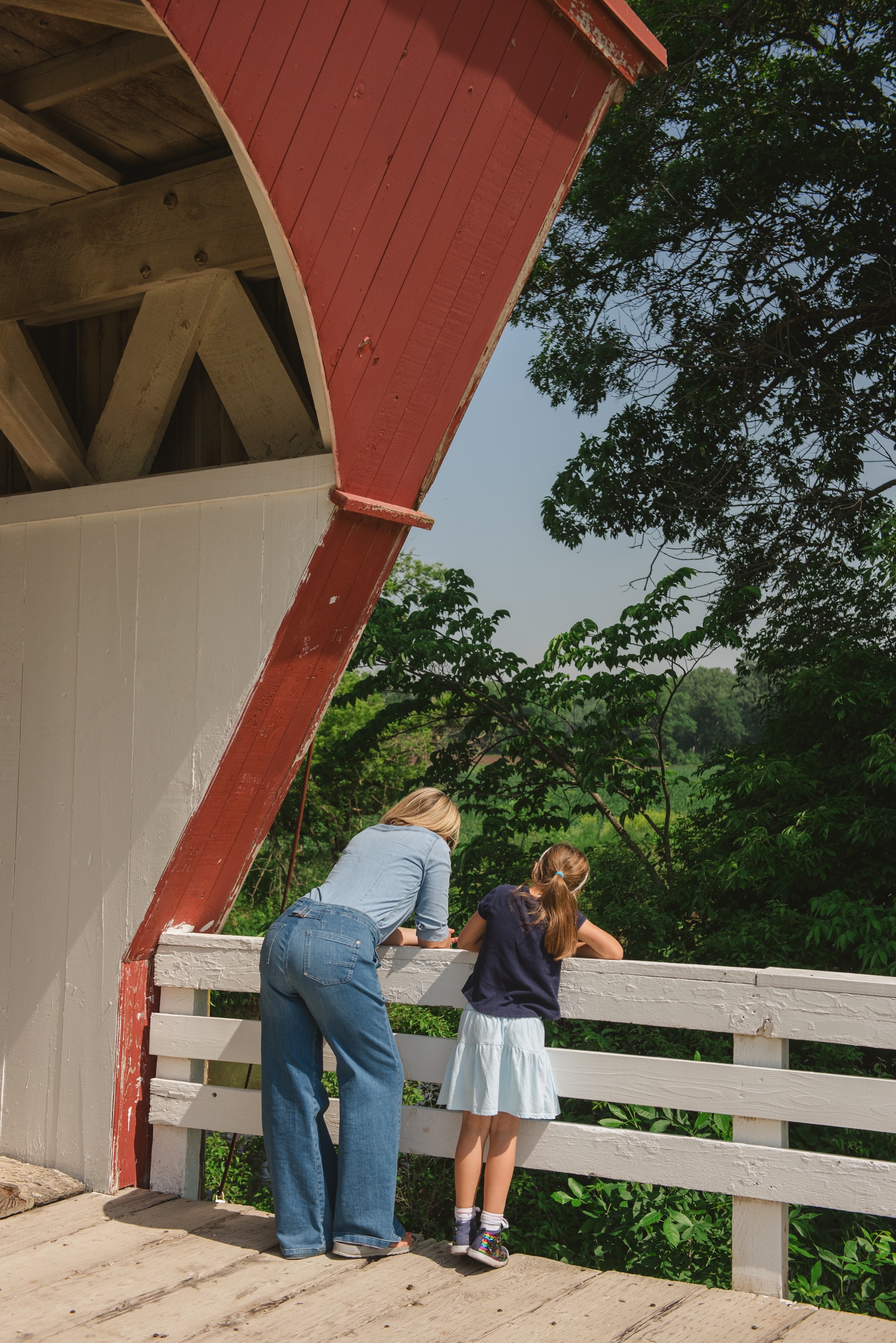 Family explores Hogback Covered Bridge